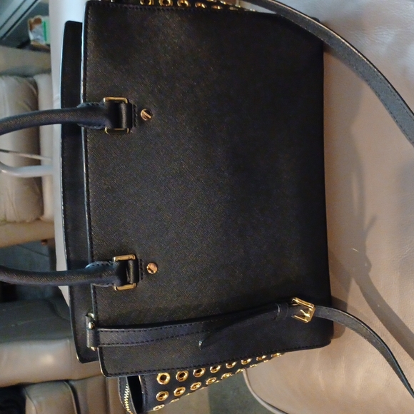 Michael Kors Grommet Selma Bag - Picture 3 of 11